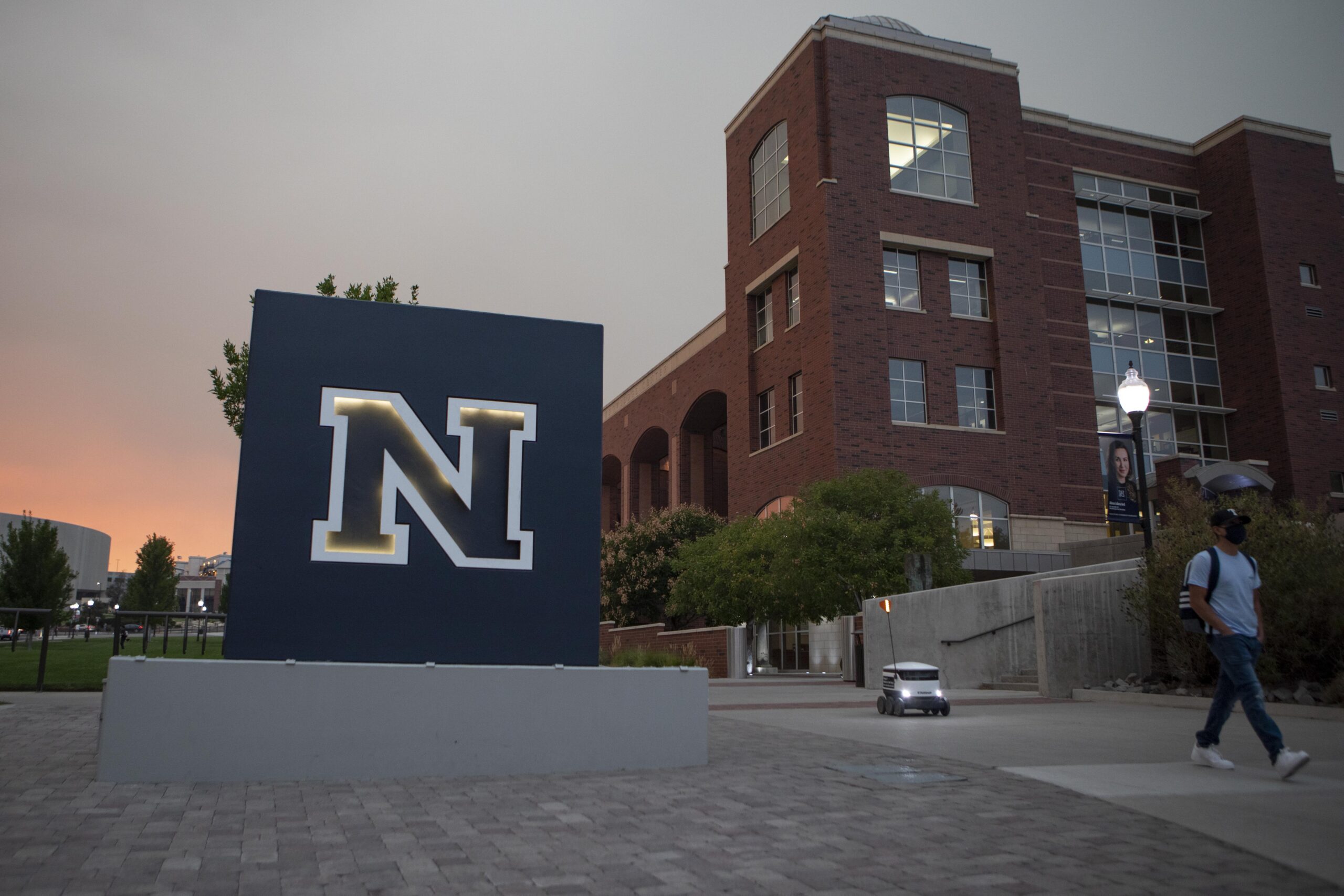 Profesor de la Universidad de Nevada, Reno presenta demanda contra la universidad por presunta agresión sexual