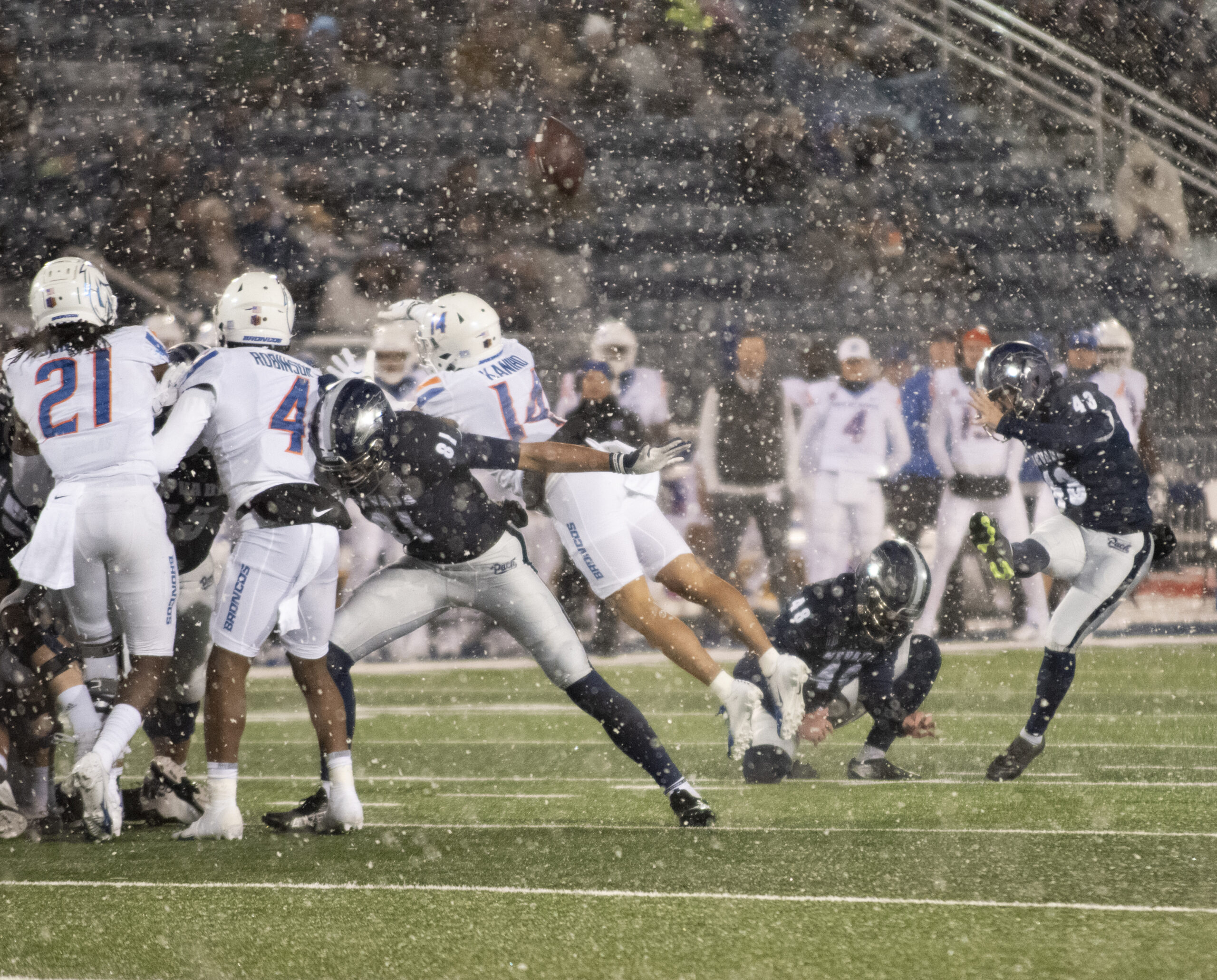 Nevada shut down by Boise State Broncos, losing 41-3 in the snow