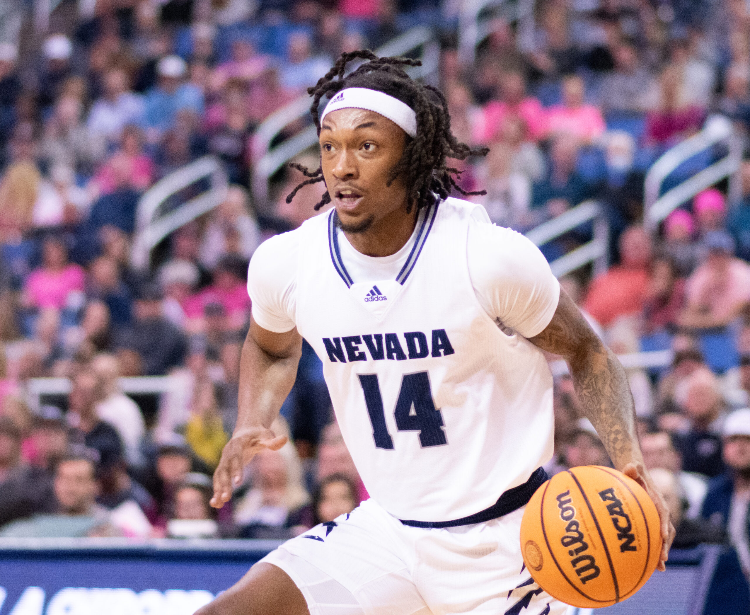 Men’s Basketball beats New Mexico 77-76 in tight conference game