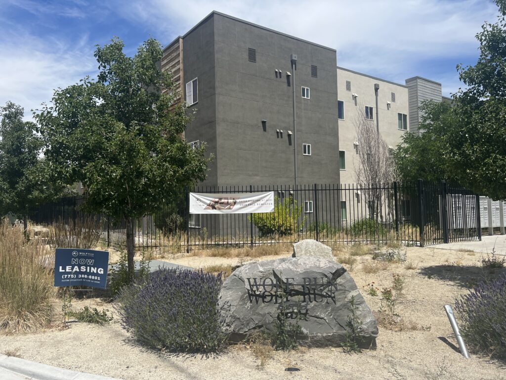 Image of outside the Wolf Run apartment complex.
