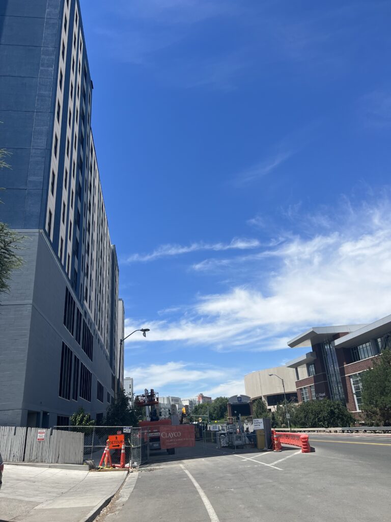 Picture of the construction next to the campus of UNR of "The Dean" apartments.