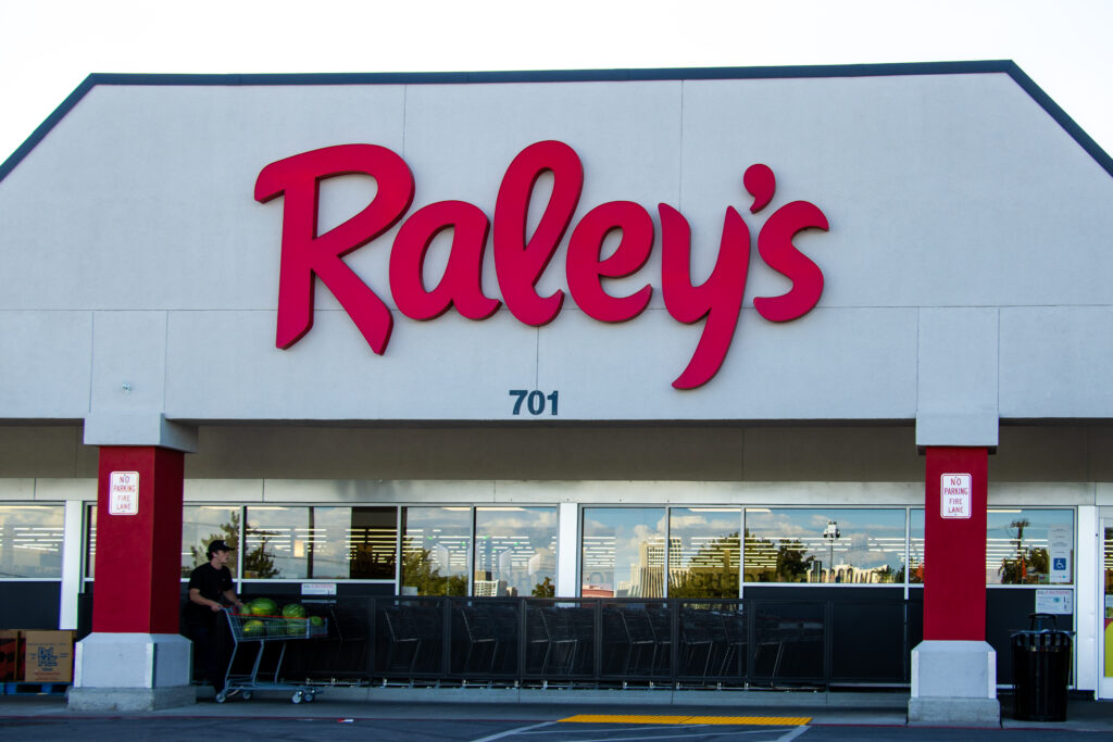 The outside view of the Raley's located at 701 Keystone Ave.