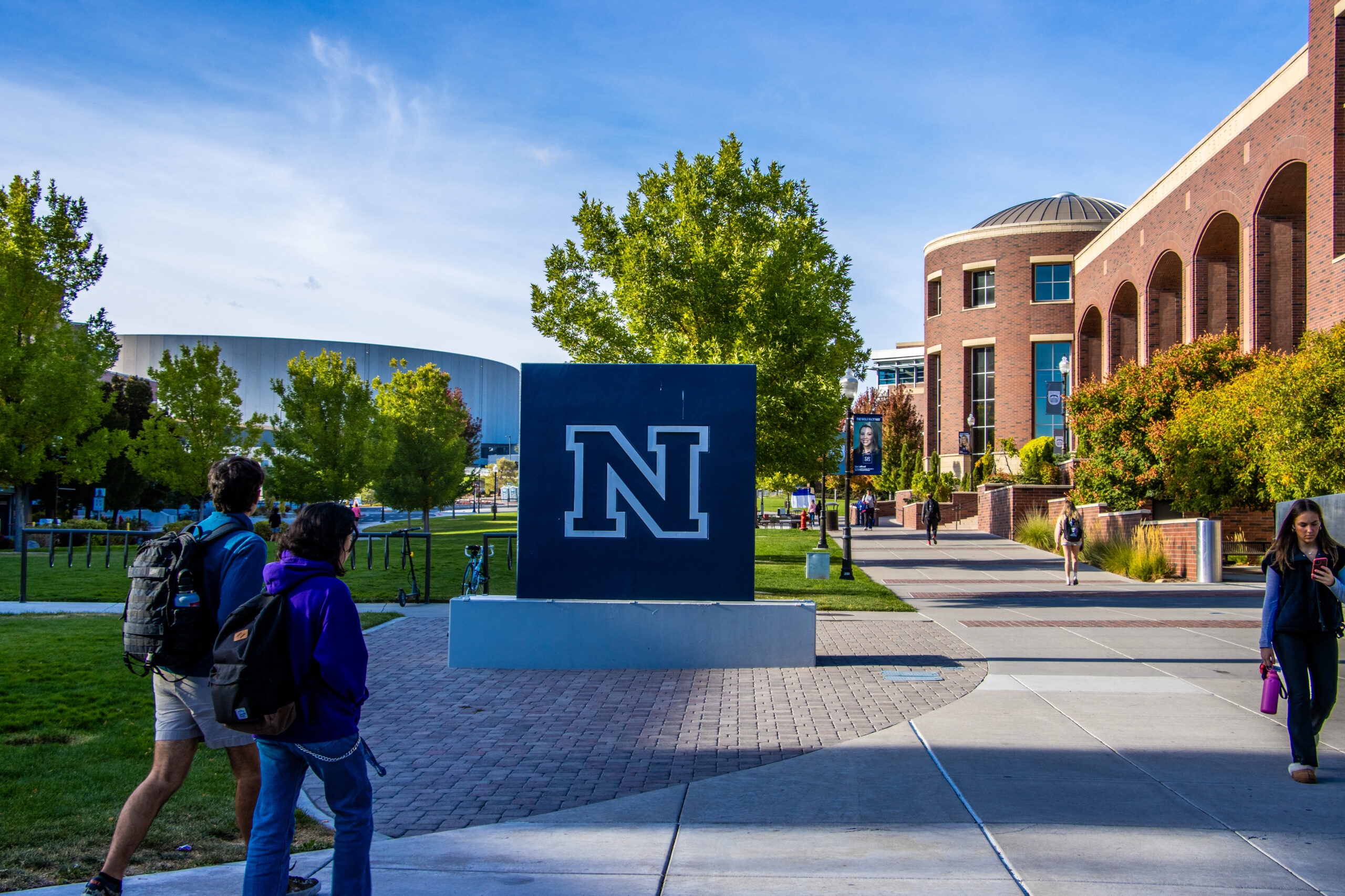 La Universidad de Nevada, Reno Investiga Vandalismo Reciente de Urinación y Defecación