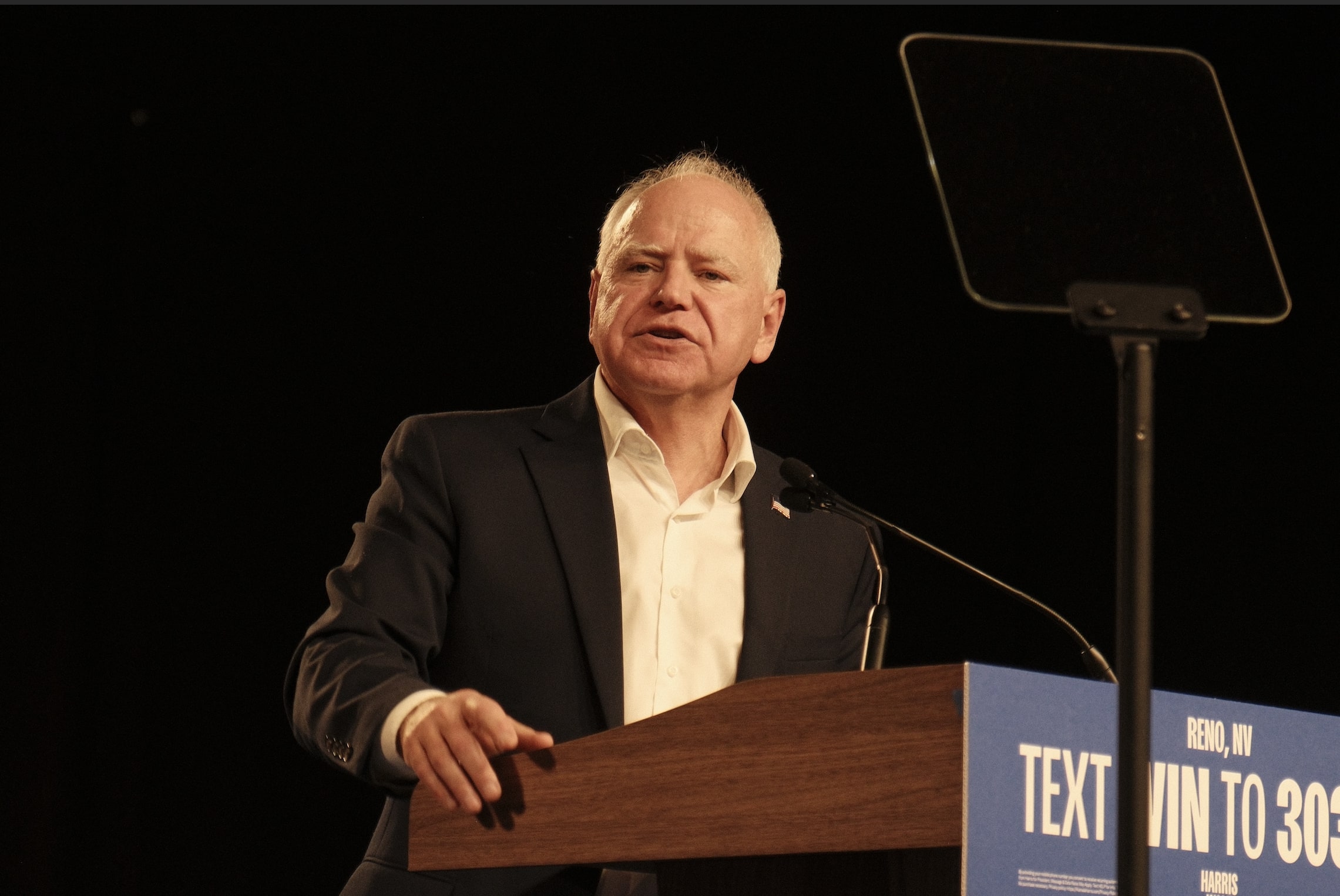 Governor Tim Walz Campaigns in Reno, Spotlighting National Issues and Community Involvement