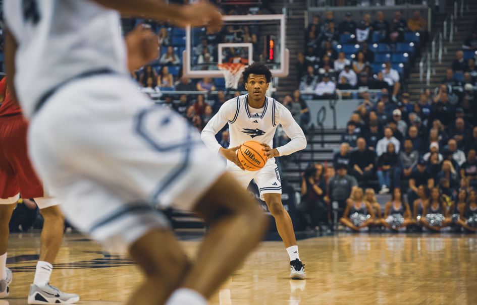 Vaughn Weems passes